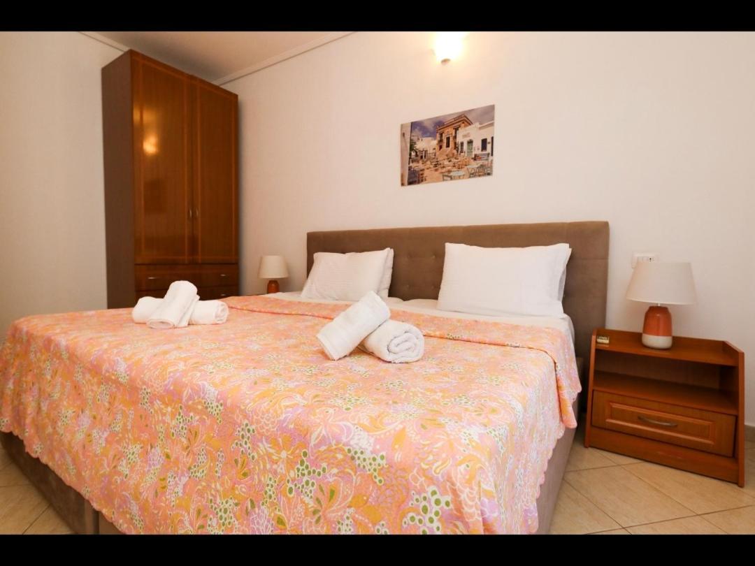 Athina *